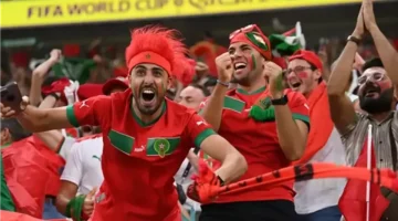 واقعة غير مسبوقة.. الجماهير المغربية ترفع أعلام نيجيريا في مدرجات الملاعب الأفريقية